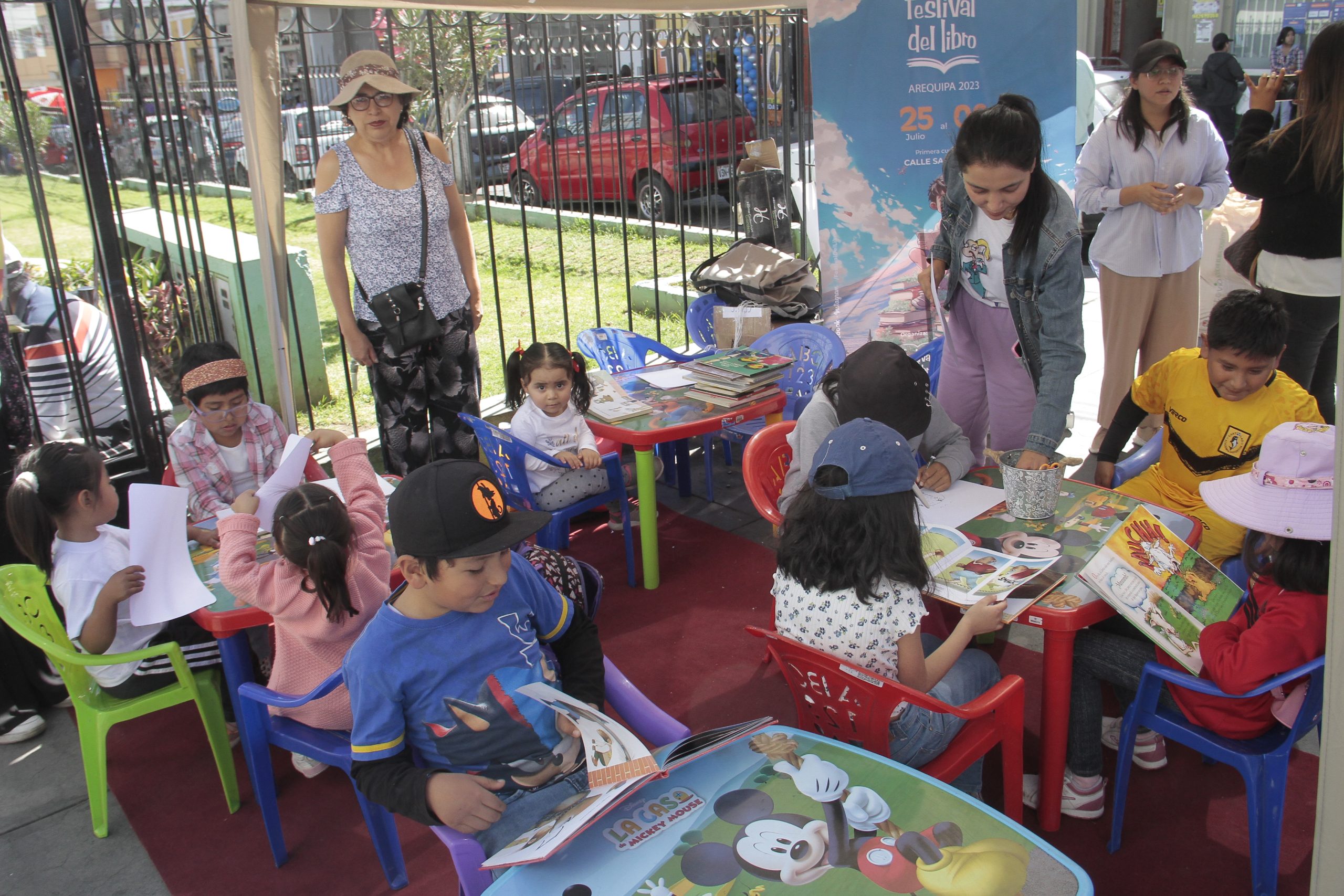 Promueven la lectura para niños en mercado San Camilo