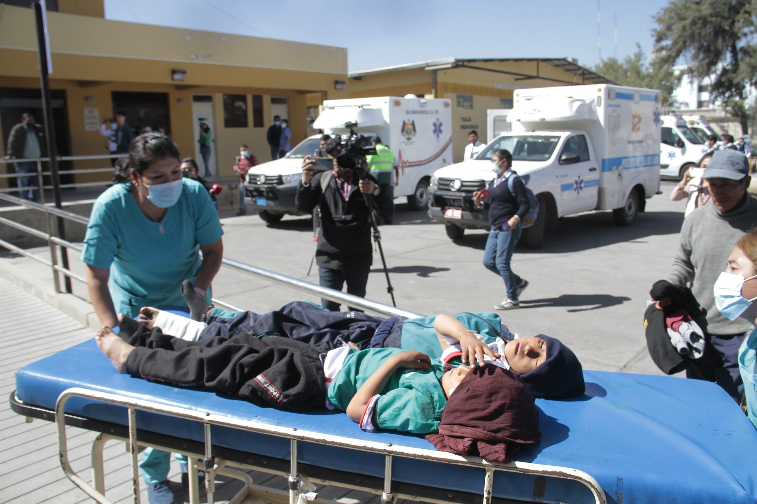 Niños accidentados fueron trasladados a hospitales de Arequipa.