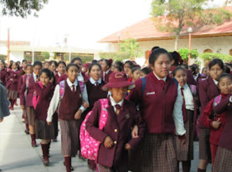 Prohíben a estudiantes utilizar prendas abrigadoras adicionales al uniforme escolar