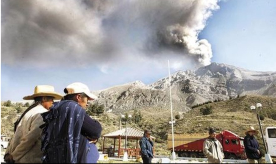 Posible explosión del Volcán Ubinas amenaza a 1 700 personas