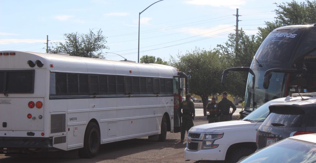 MIGRANTES TEXAS: Primer envío de extranjeros a la ciudad