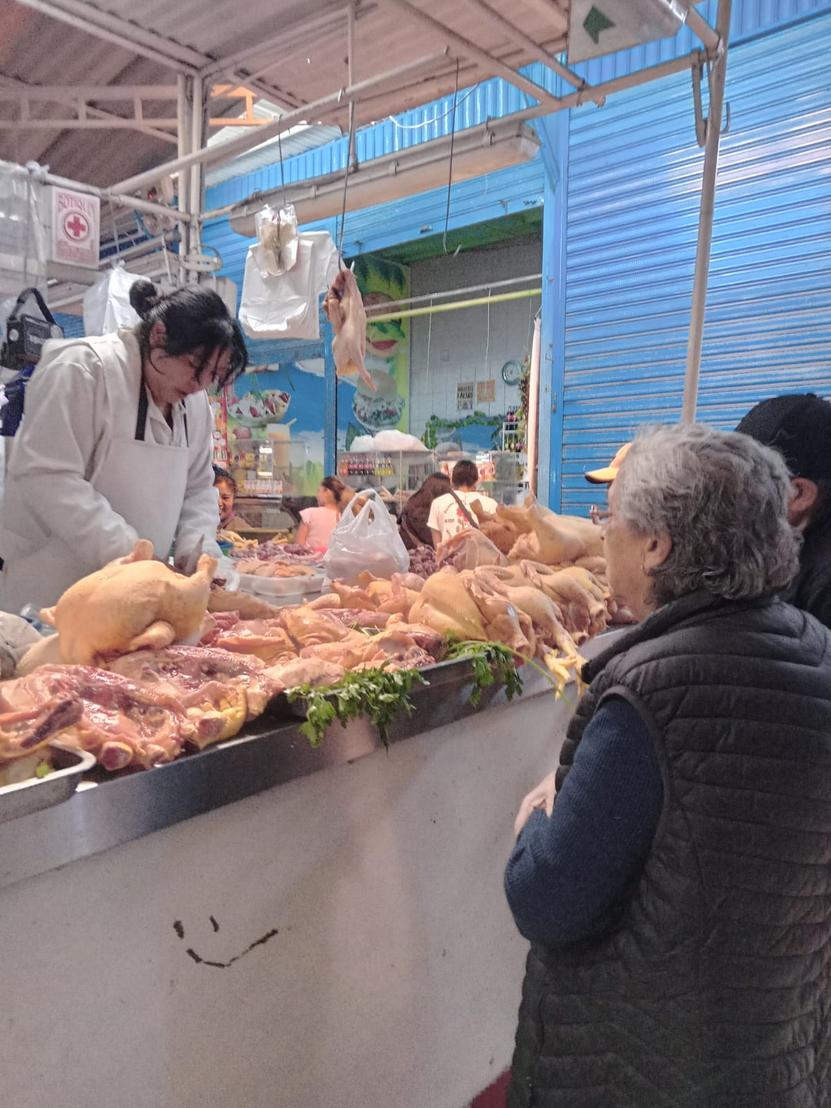 Precio del pollo baja en los mercados de Arequipa