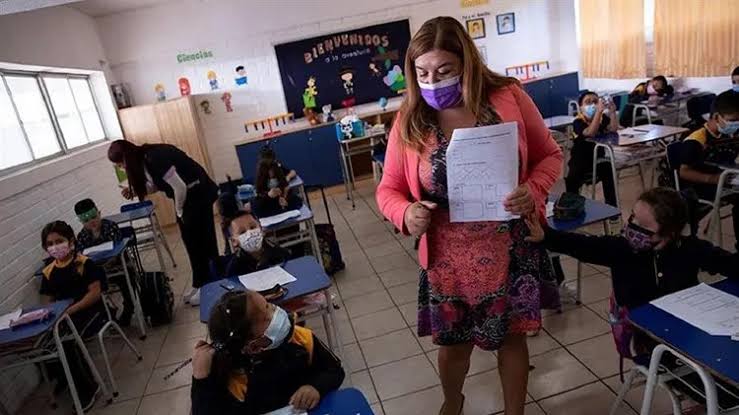 Mascarillas: vuelve su uso obligatorio en colegios de Chile