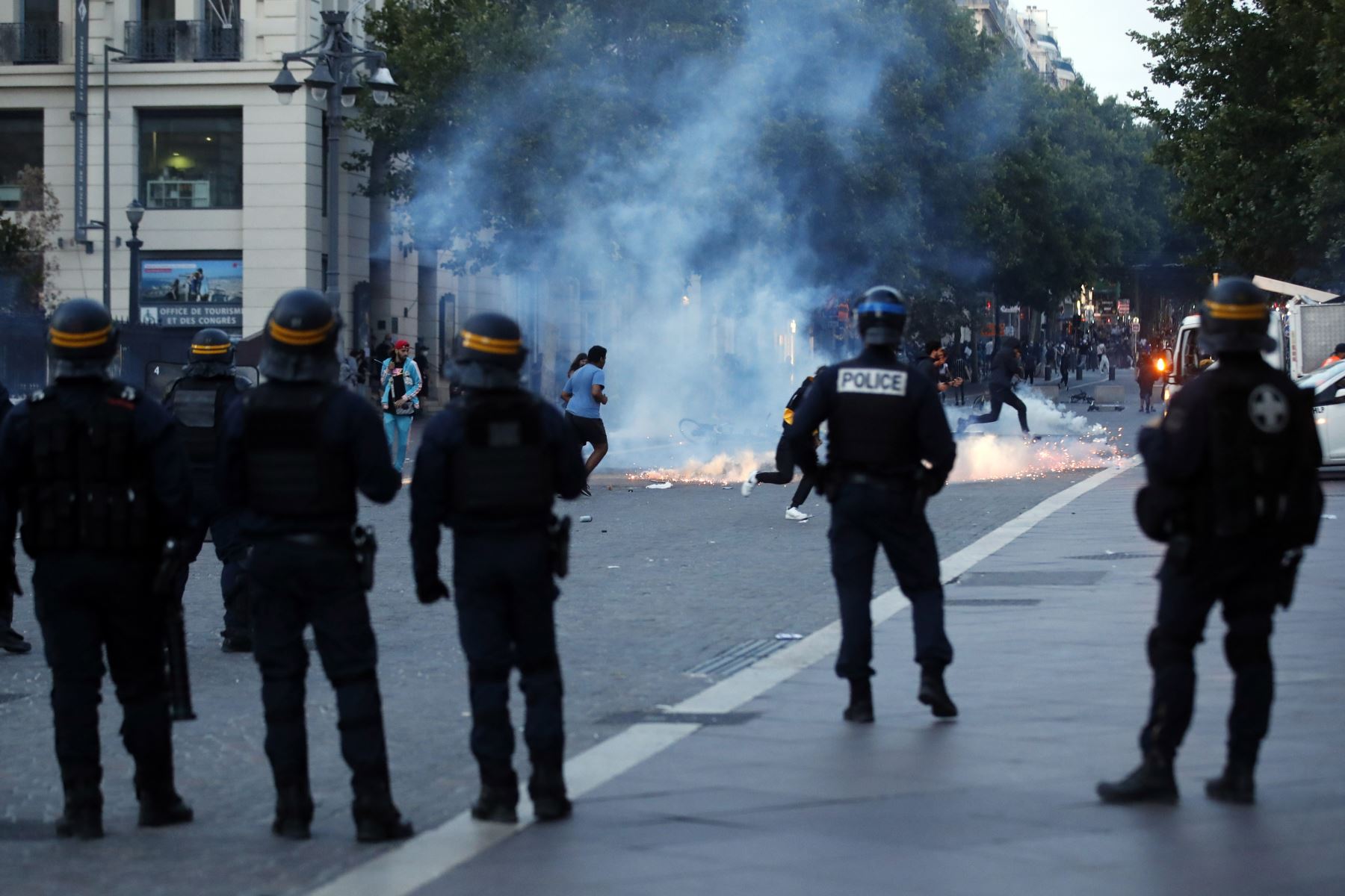 Francia: 270 nuevas detenciones entre alarma por actos de pillaje