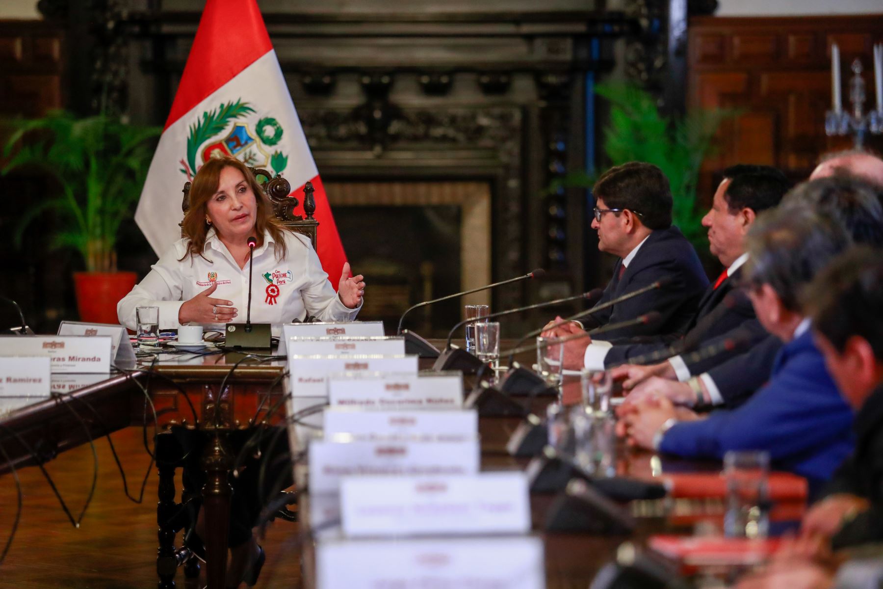 Gobernadores plantean agenda a la presidenta Boluarte