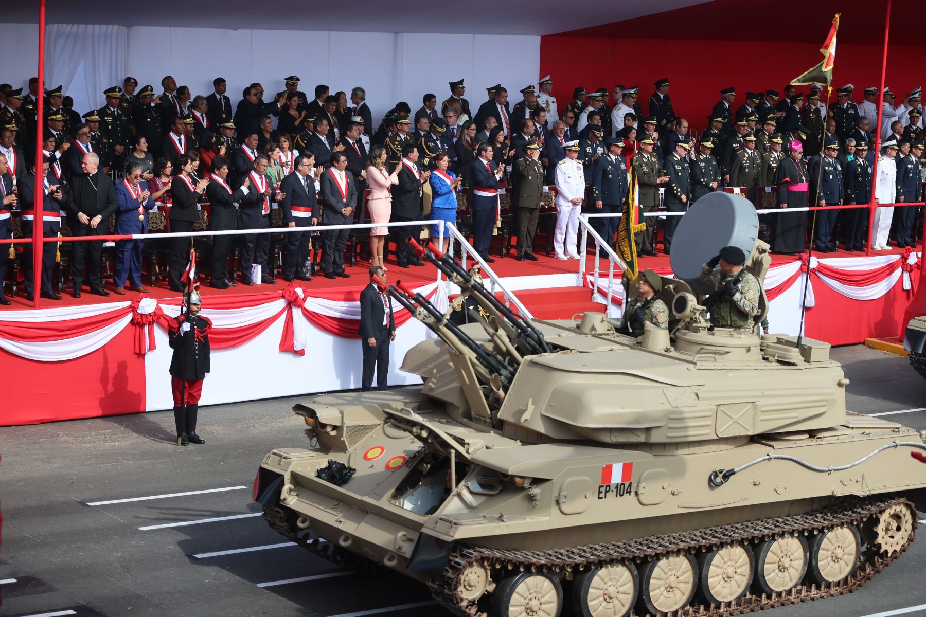 Gran Parada y Desfile Cívico Militar fue presidida por Jefa del Estado