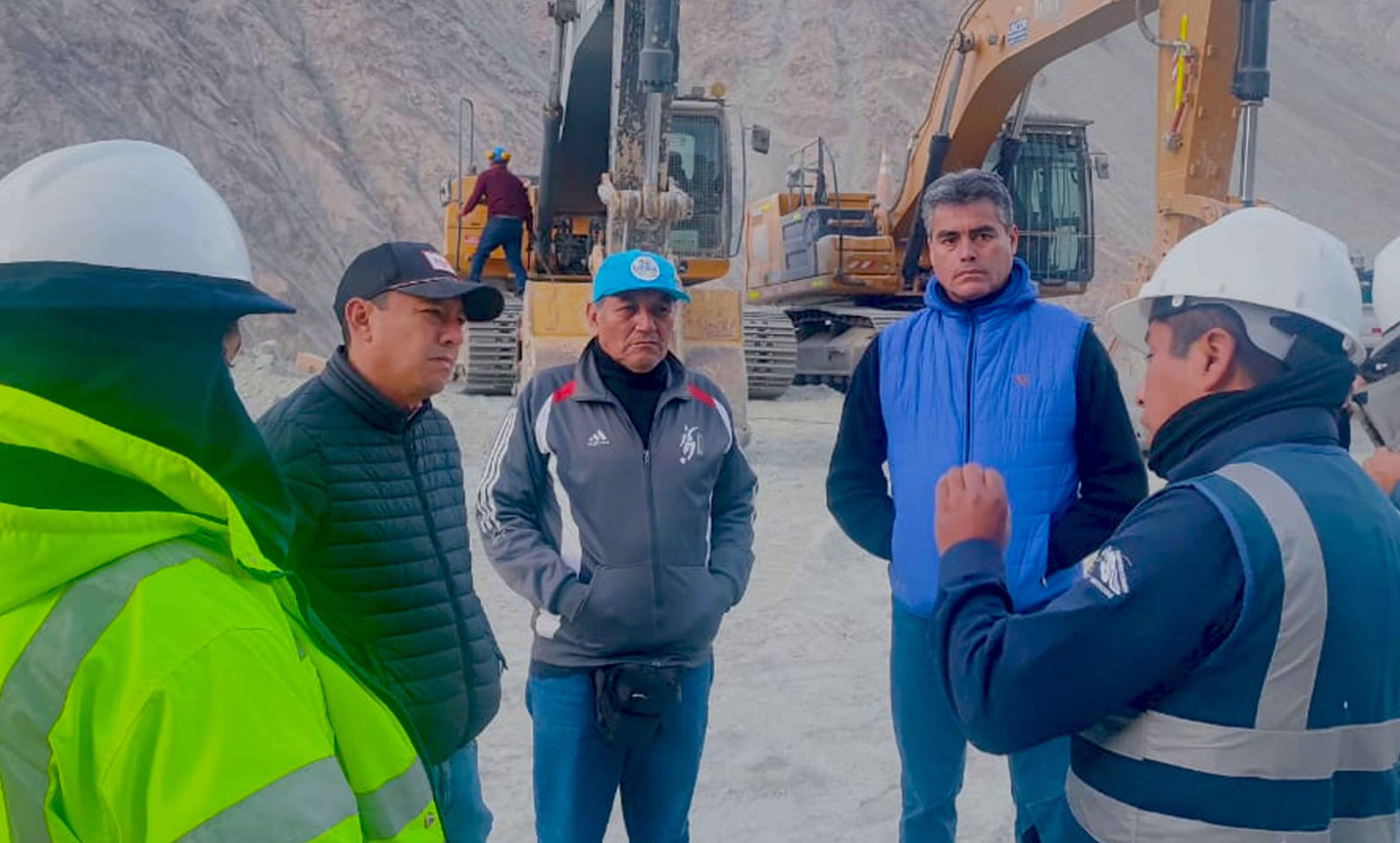 Alcalde de Castilla supervisa carretera para evitar contaminación del río Majes