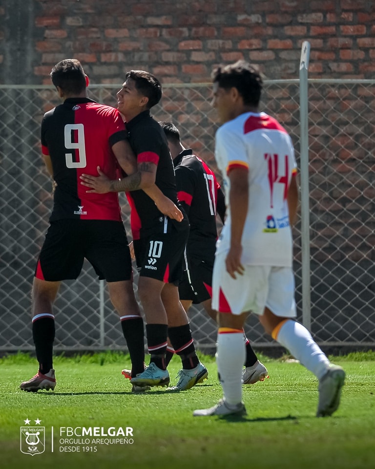 Juveniles “Rojinegros” enfrentan hoy a Municipal por la Reserva