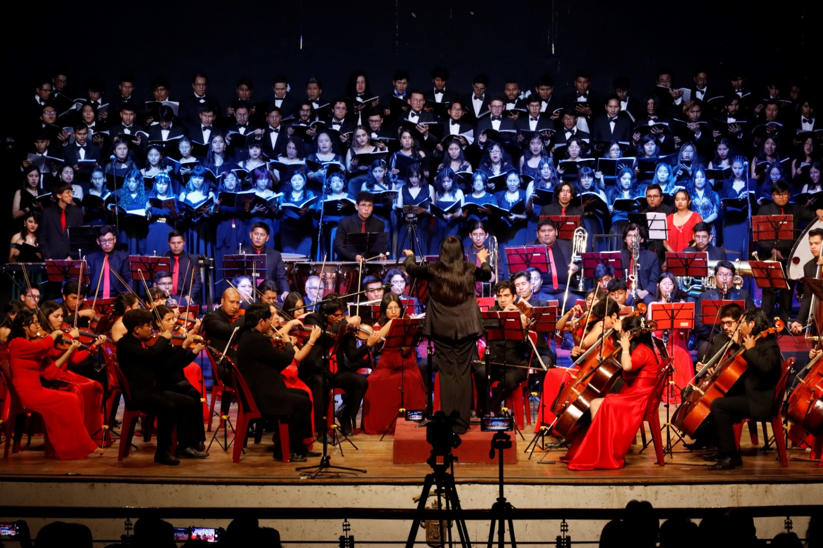 Orquesta Sinfónica y Coro Polifónico de la UNSA ofrecieron concierto