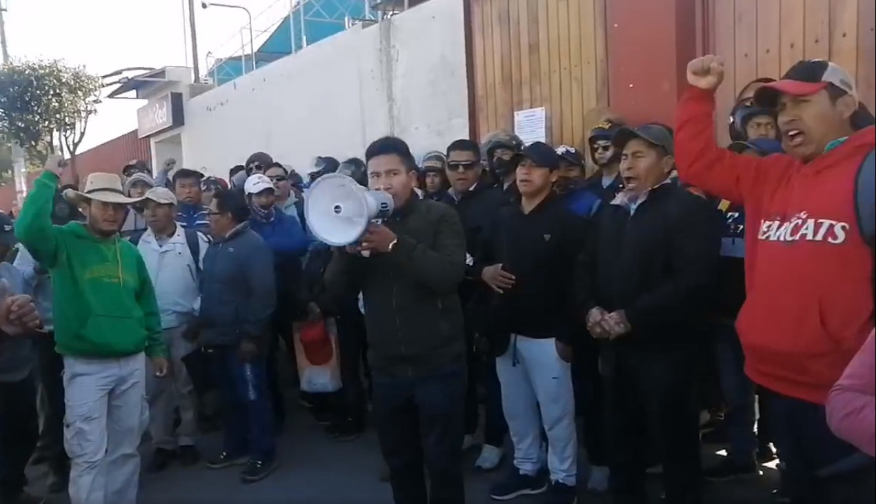 Trabajadores de Construcción Civil protestan ante retraso de obras