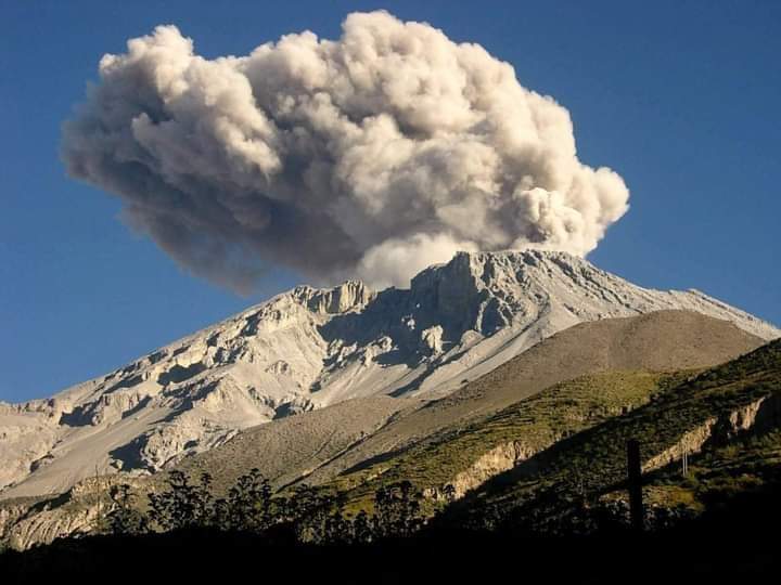 Futuras explosiones del volcán Ubinas afectará hasta 4 distritos de Arequipa