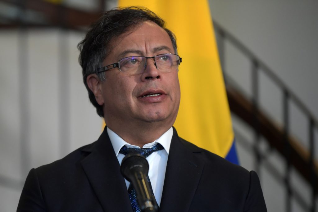 Gustavo Petro, quiere utilizar subsidios para alejar a los jóvenes de la violencia