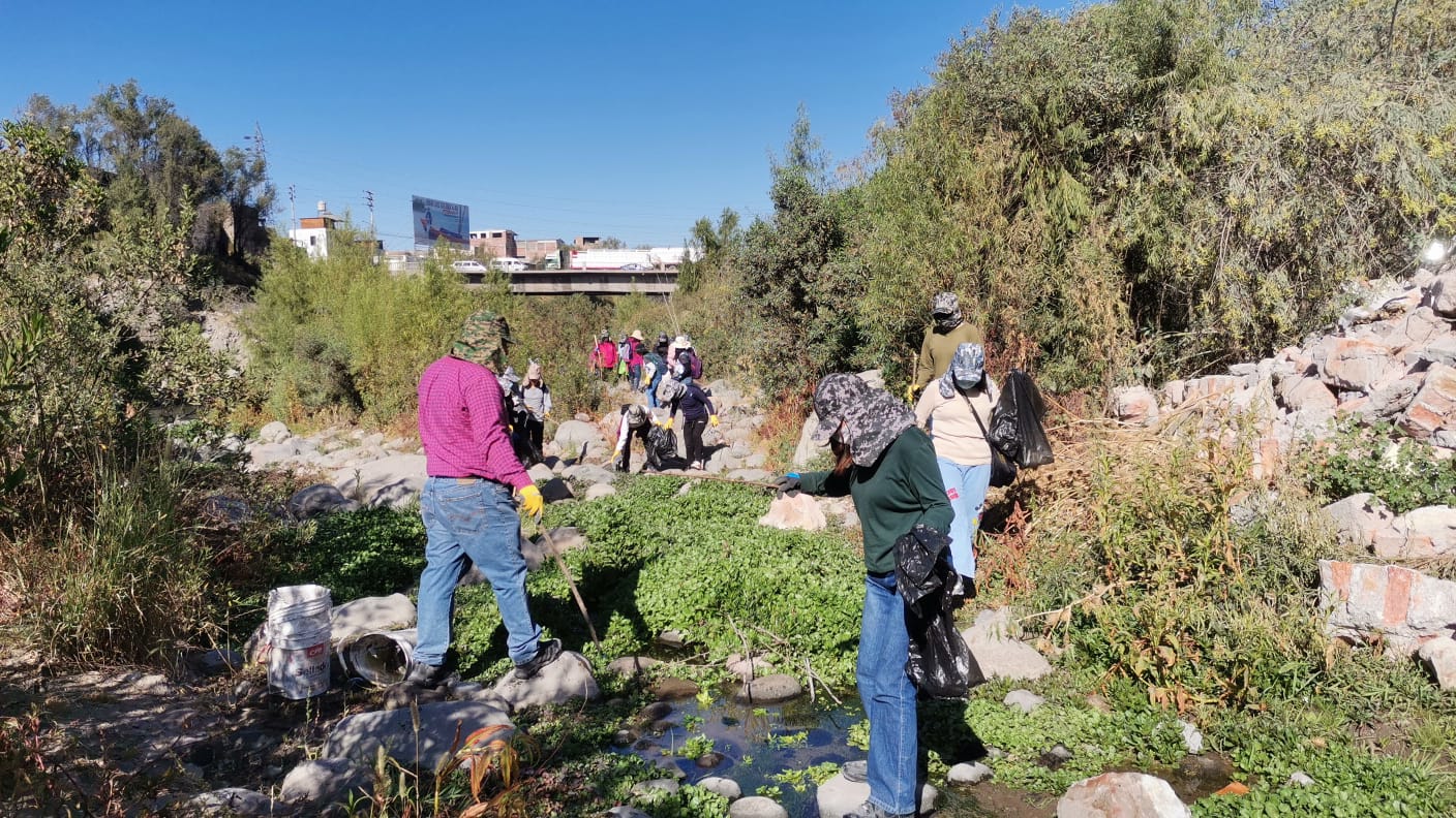 Estudiantes de la UNSA y comuna de Sachaca recogieron 5 toneladas de basura del río Chili