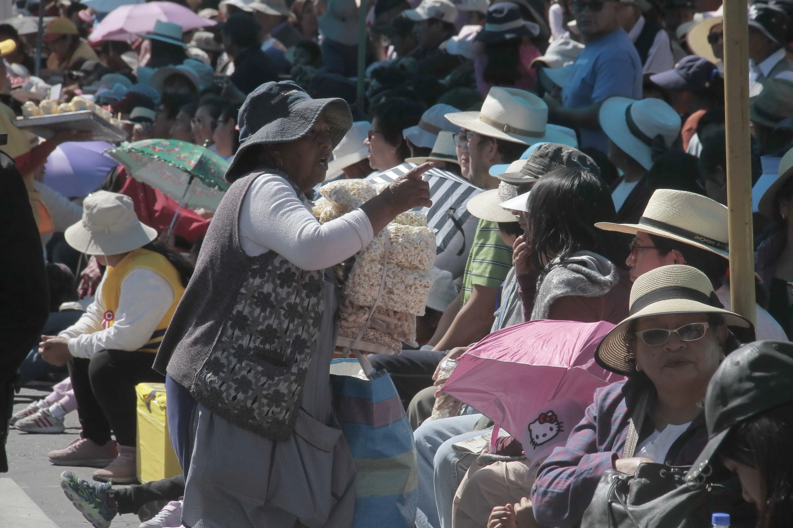 Por fiestas de julio y agosto ambulantes invaden las calles