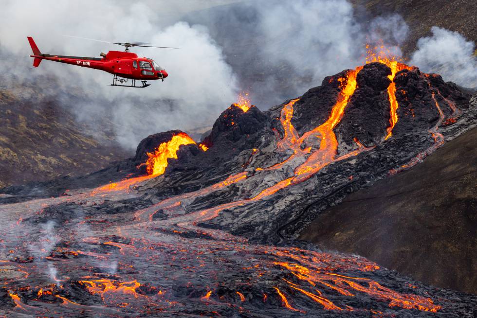 Islandia: erupciona volcán cerca a la capital del país