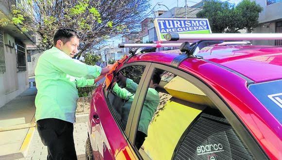 El 30% de docentes desempleados en Arequipa se dedican al servicio de taxi