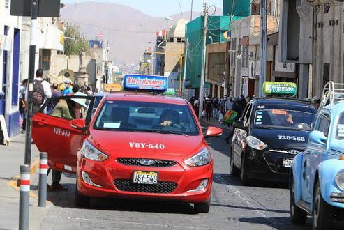 Taxistas aseguran que han bajado sus tarifas