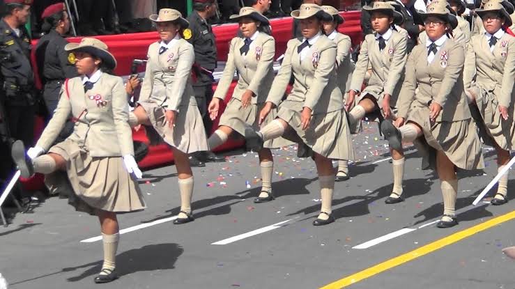 Colegios de Arequipa vuelven a participar de la Gran Parada Militar después de 3 largos años.