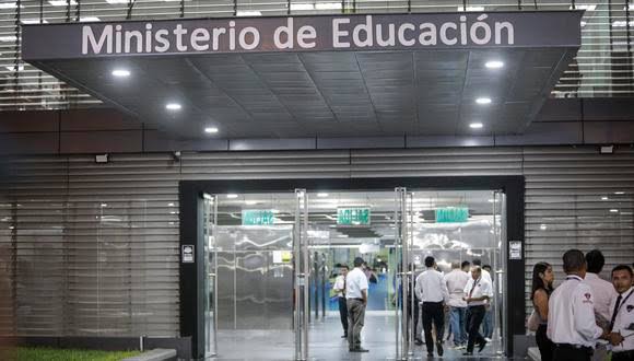 Ministerio de Educación denuncia a 165 profesores que trabajaban con títulos falsos