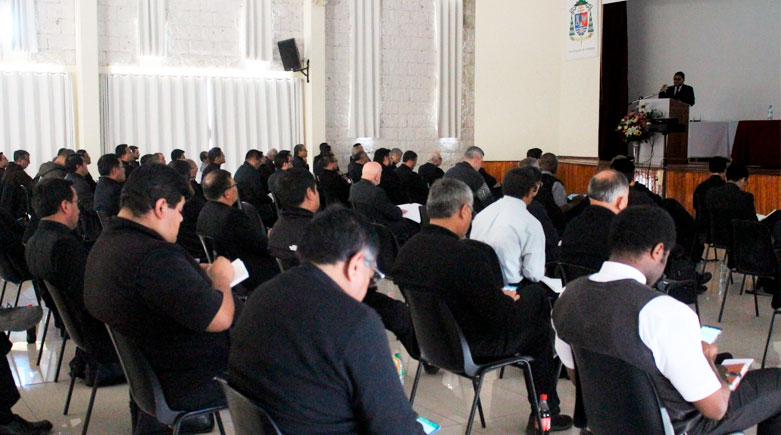 Sacerdotes de Arequipa dialogaron sobre uso de redes sociales