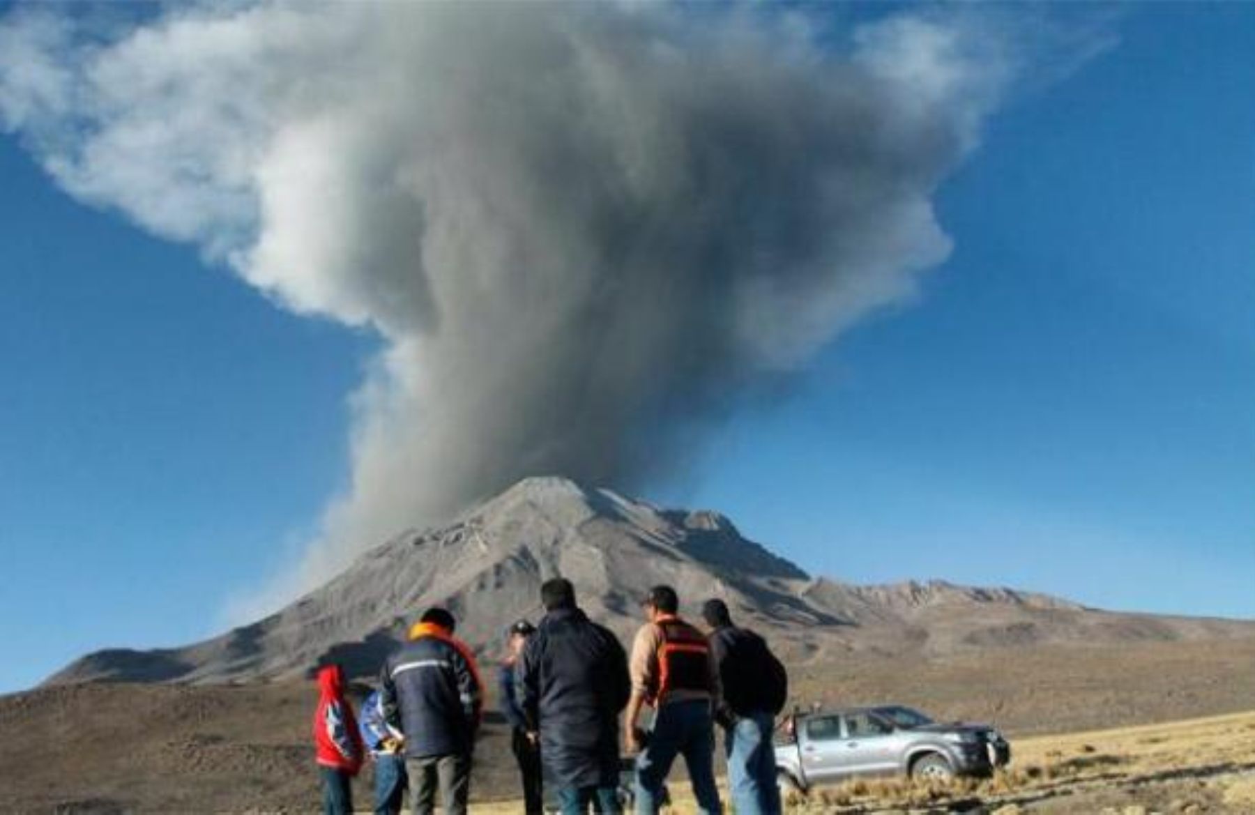 Volcán Ubinas: en una semana registro cinco explosiones