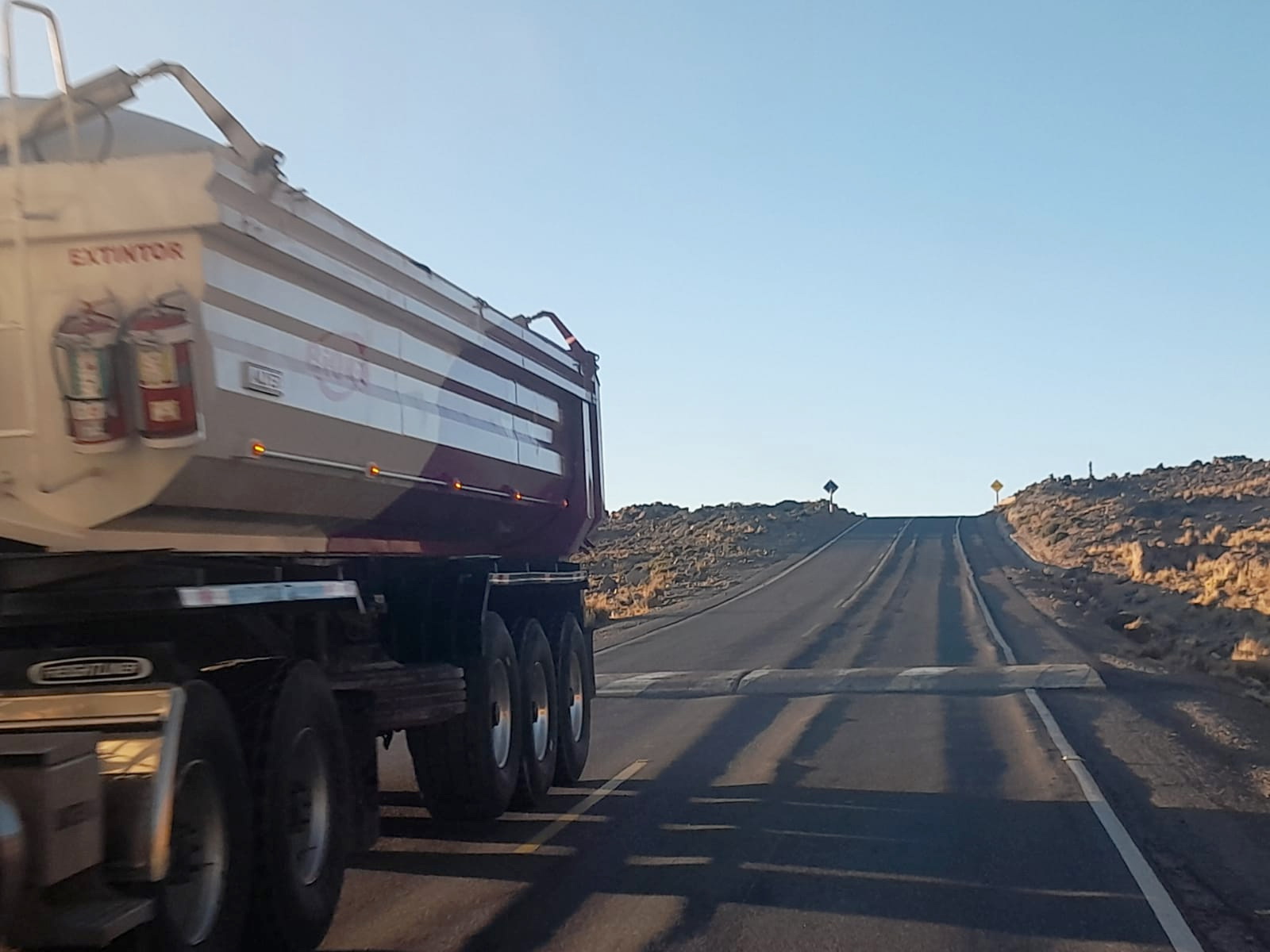 Alcalde denuncia que mineras provocan hundimiento en vías