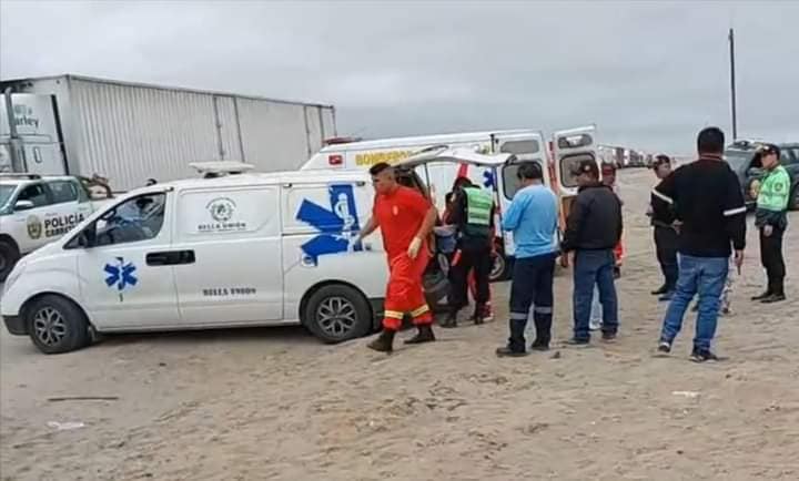 Tres heridos tras despiste y vuelco de bus en la Panamericana