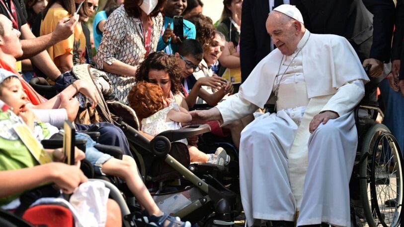 Papa Francisco realiza una rápida visita a Fátima