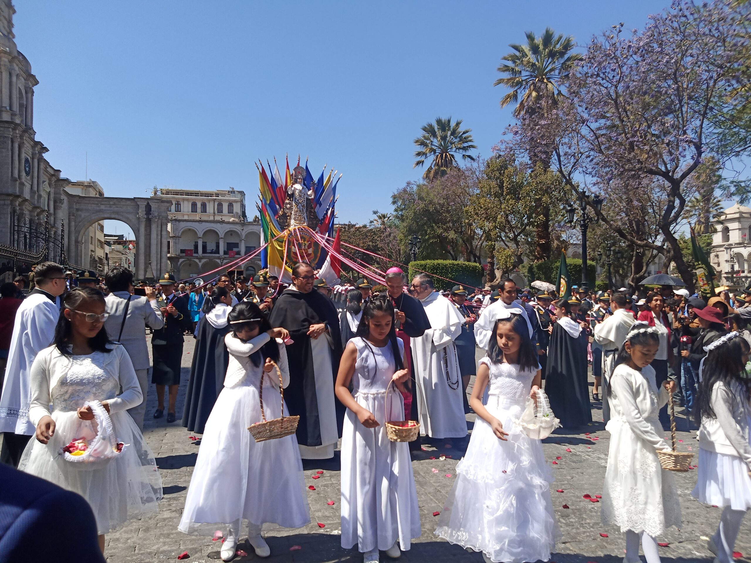 Miles de arequipeños participaron en la Festividad de Santa Rosa de Lima