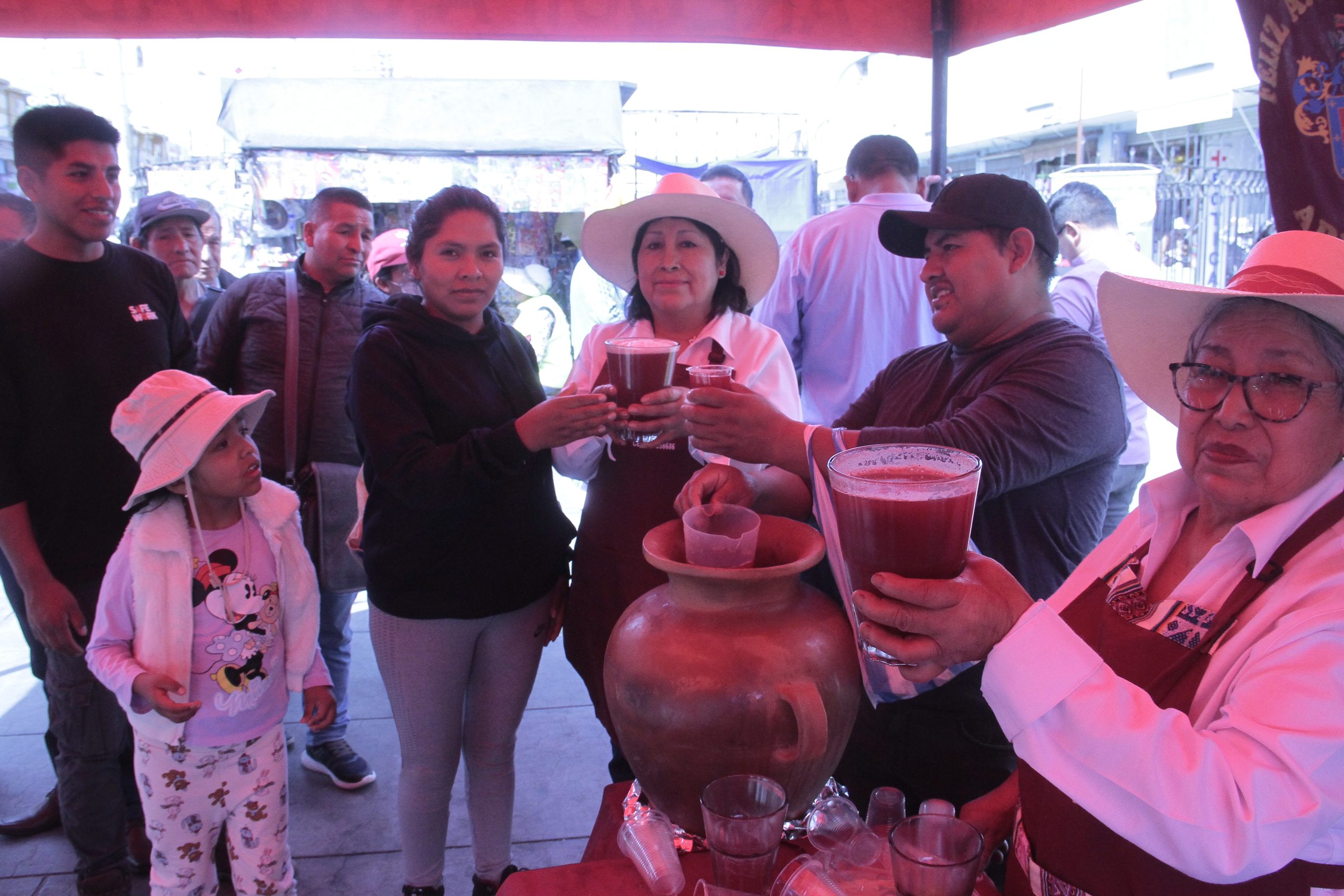 Comerciantes de San Camilo repartieron chicha de guiñapo