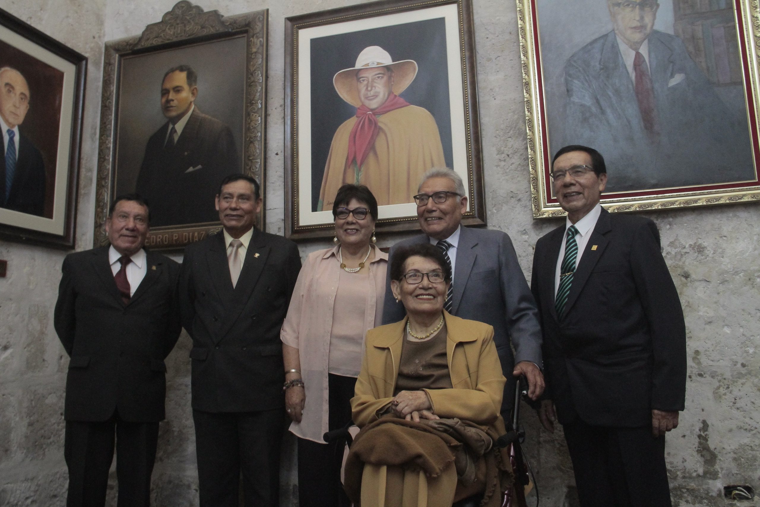 Incorporan a poeta loncco en galería de Arequipeños Ilustres