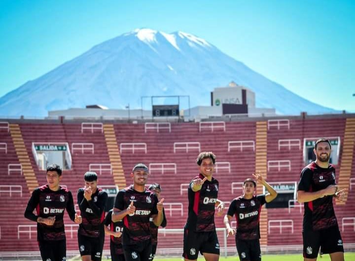 «Triunfo épico del equipo mistiano en el Monumental de la Unsa: aniversario de Arequipa vibrante»