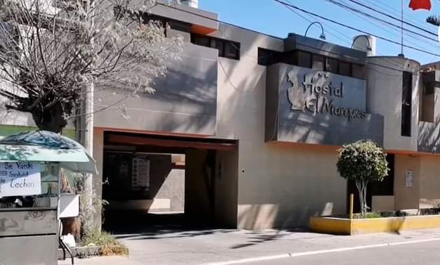 Policía halla cuerpo de una mujer en hostal El Marqués