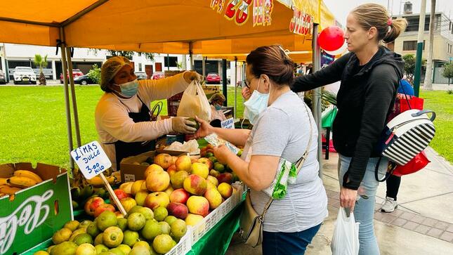 Mercados «De la Chacra a la Olla» en las regiones con gran acogida