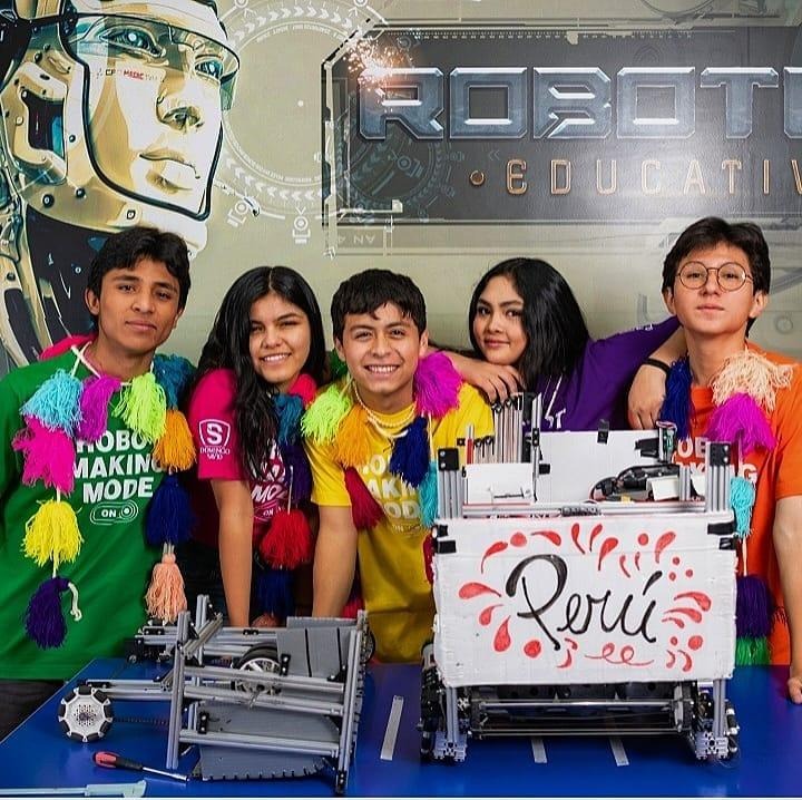 Escolares arequipeños participan en concurso de robótica en Singapur