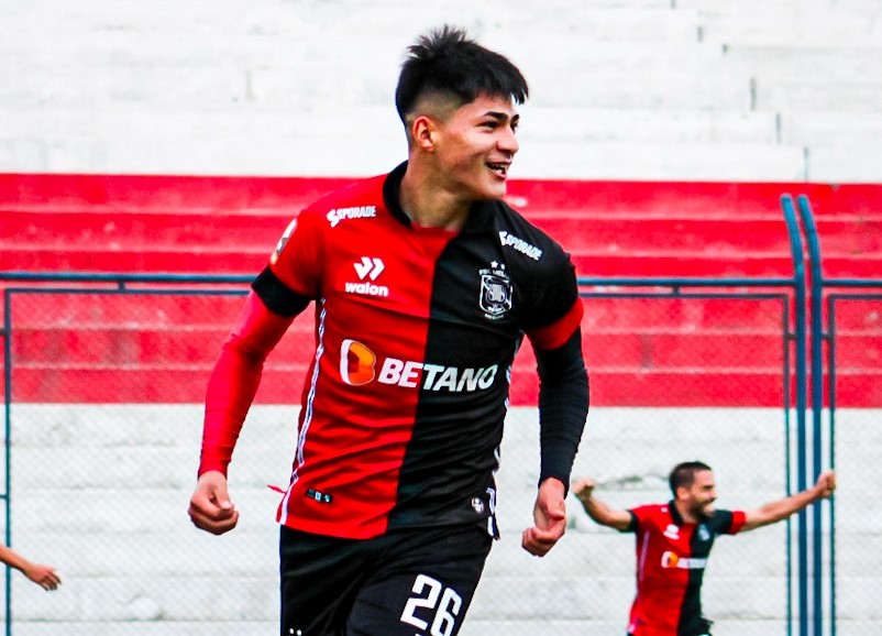 Kenji Cabrera anota gol decisivo para posicionar a Melgar en la cima