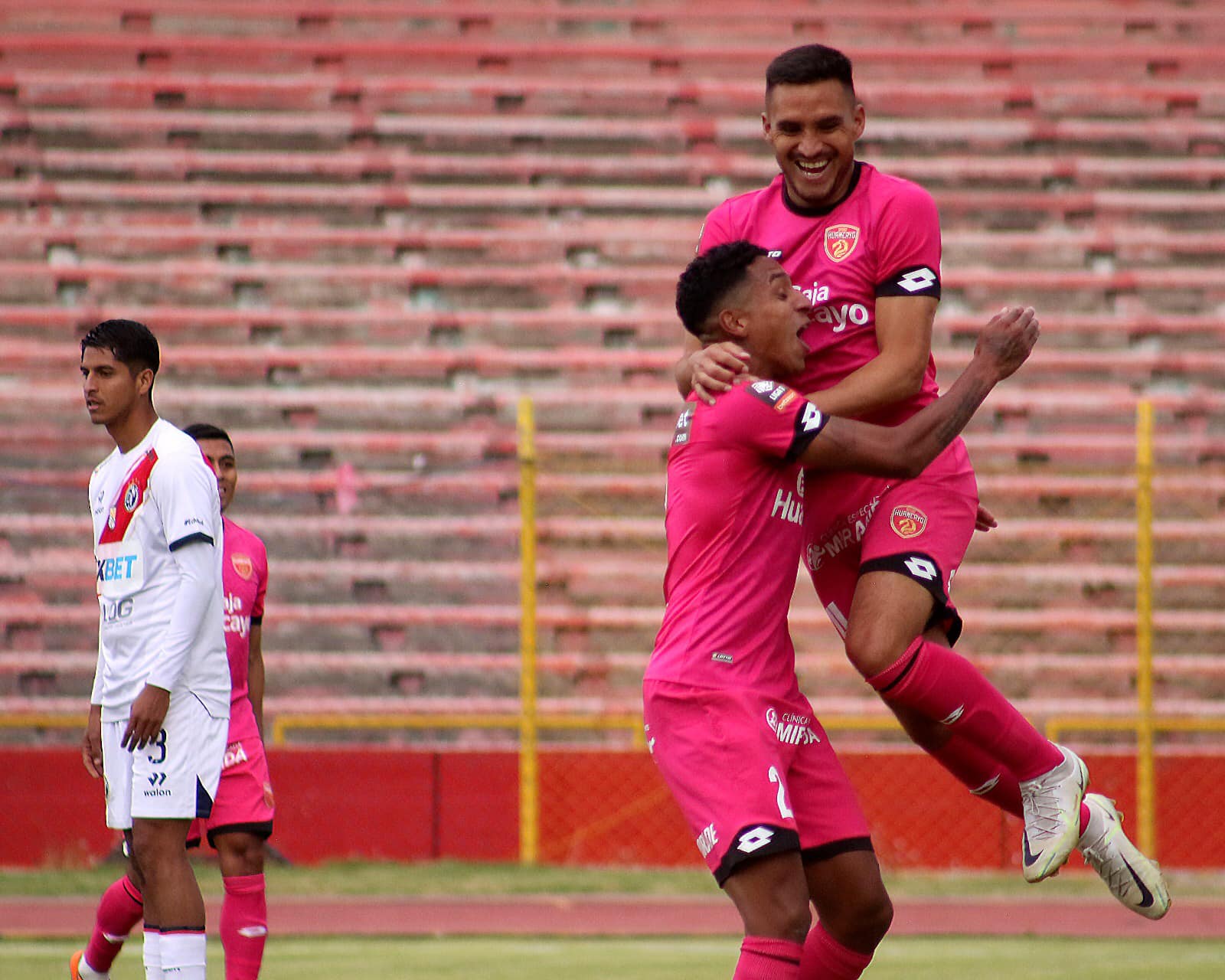 Descenso de Deportivo Municipal y Academia Cantolao en Torneo Clausura