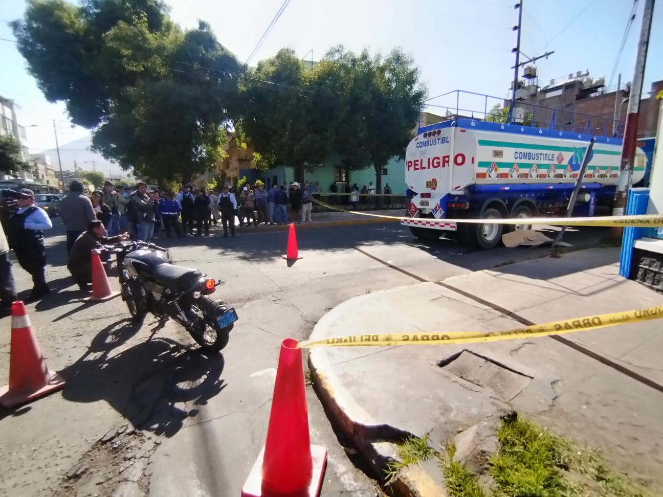 Motoclista muere al ser atropellado por camión