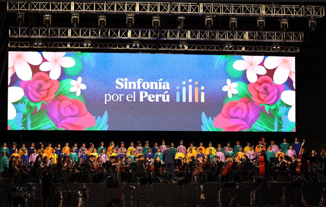 Sinfonía por el Perú inauguró PERUMIN 36 con niños de Arequipa, Moquegua y Tacna