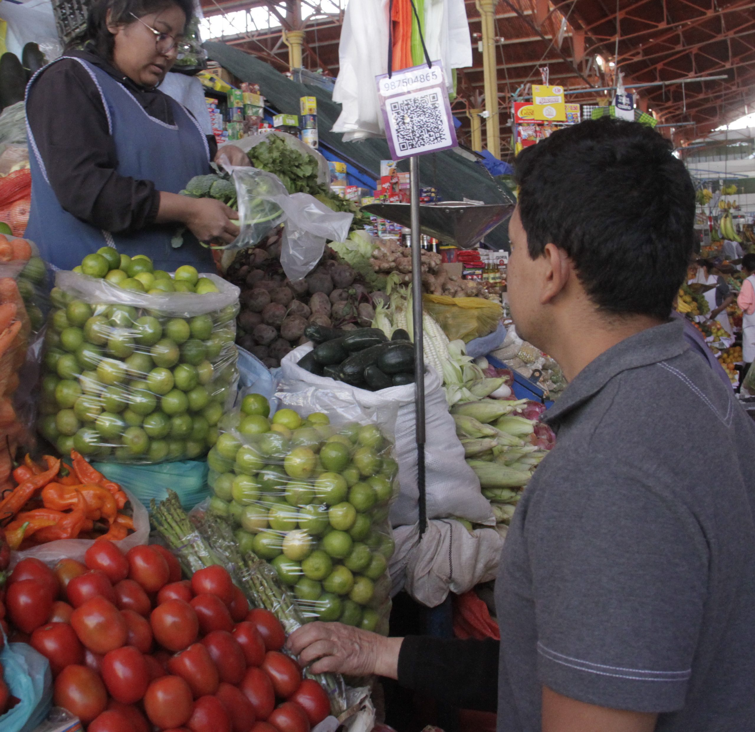 Limón y tomate bajan levemente de precio en los mercados