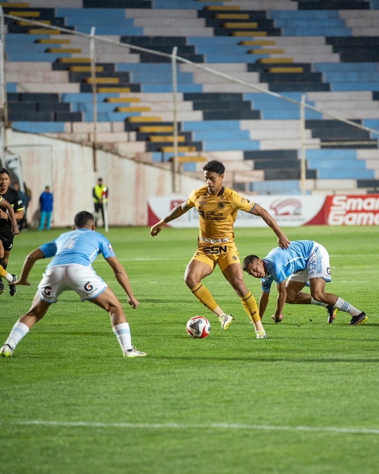 Melgar “ruega” que Universitario y Alianza Lima pierdan