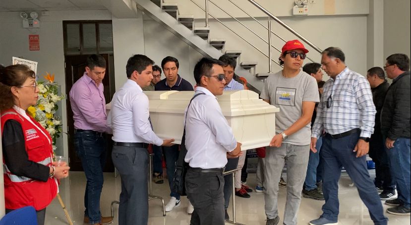 Trasladan a Arequipa restos de inspector quemado vivo en Abancay