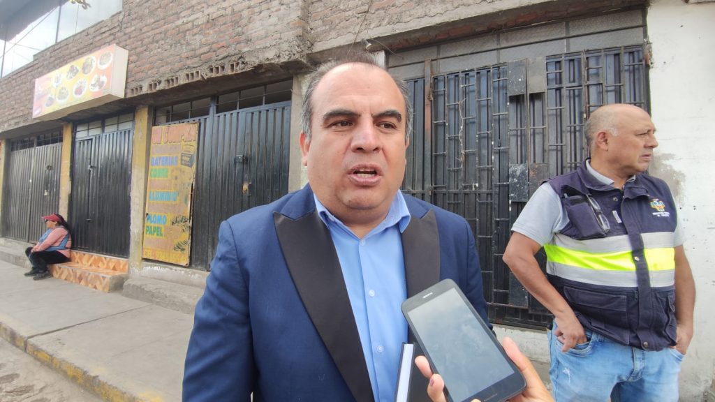 Continúa fiscalización de obras de construcción en el Cercado