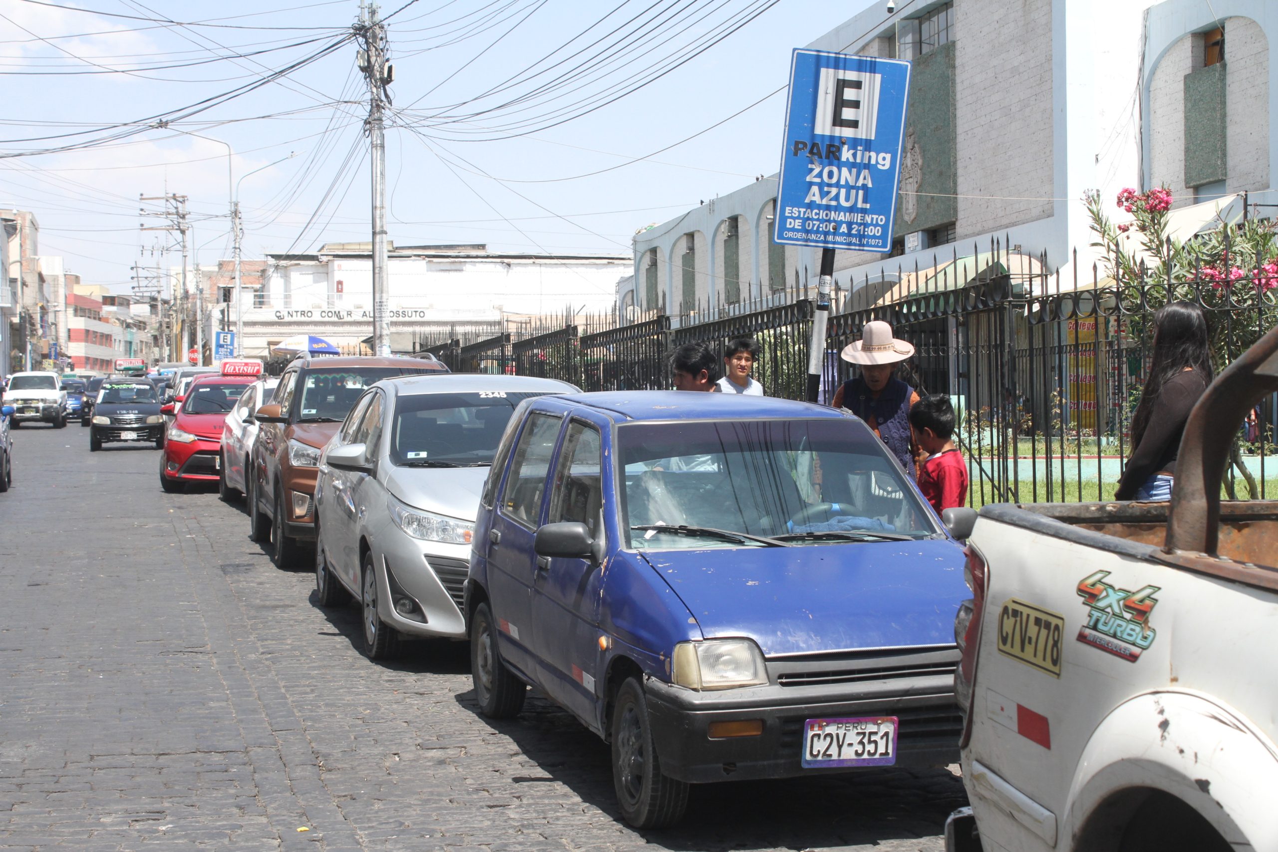 Se necesita implementar más zonas azules en el Cercado