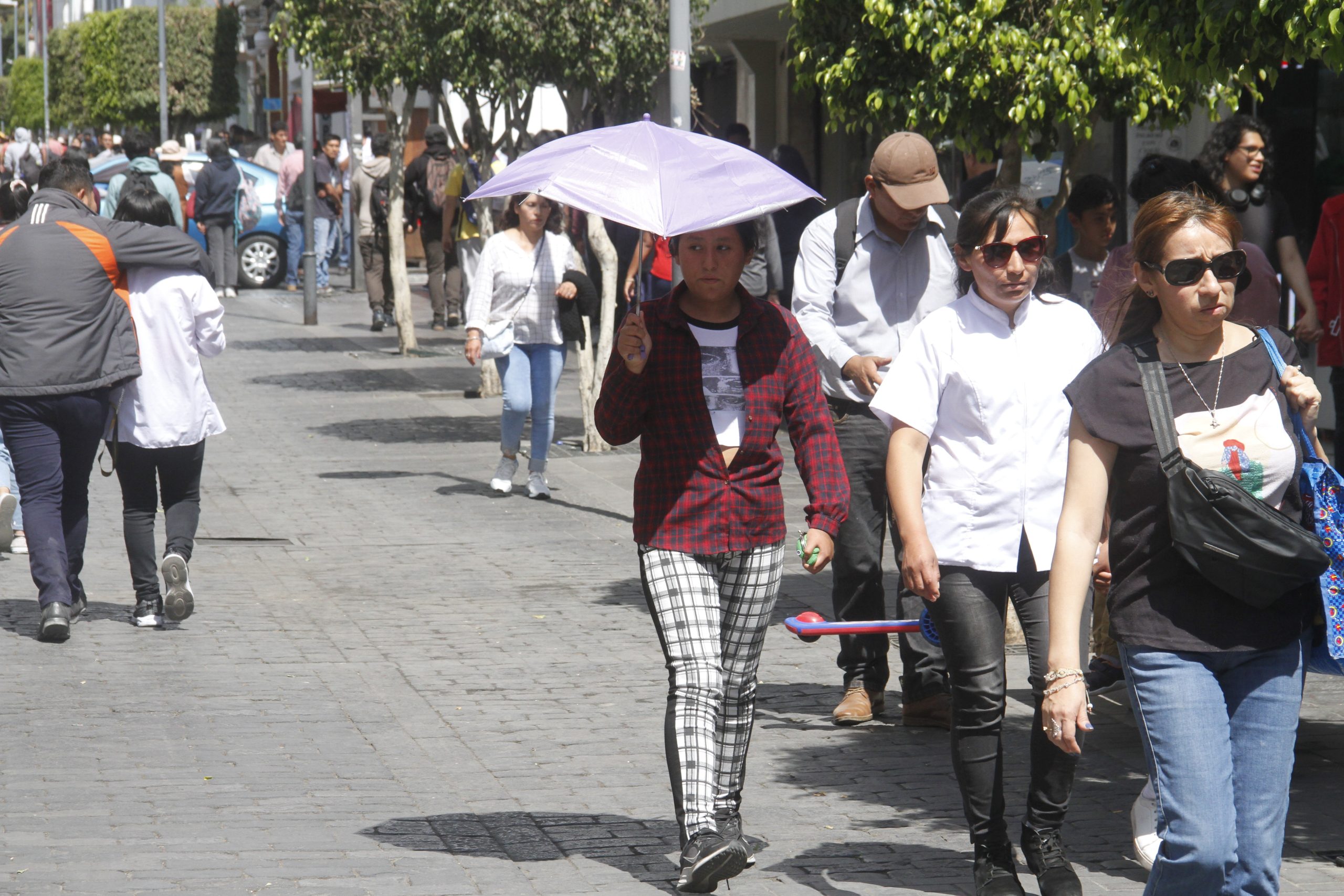 Autoridades de salud alertan que ola de calor podría ser mortal