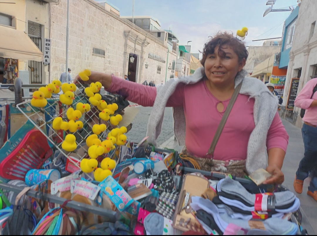 Patitos amarillos invaden las calles de Arequipa