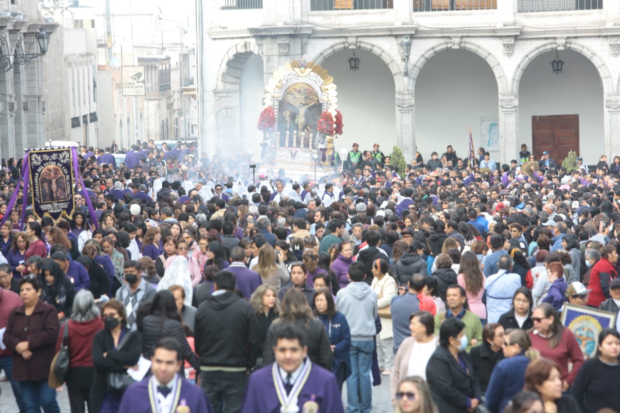 Inician actividades por el mes morado en Arequipa