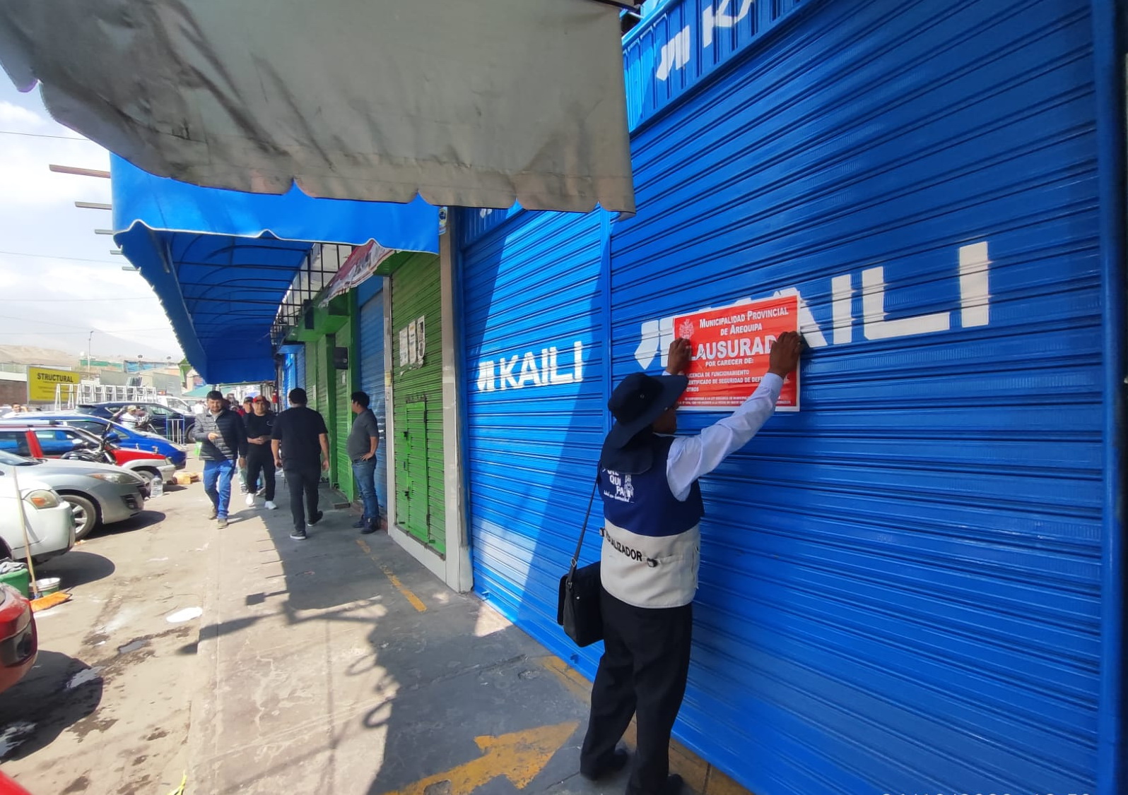 Clausuran de manera temporal el centro comercial Don Manuel