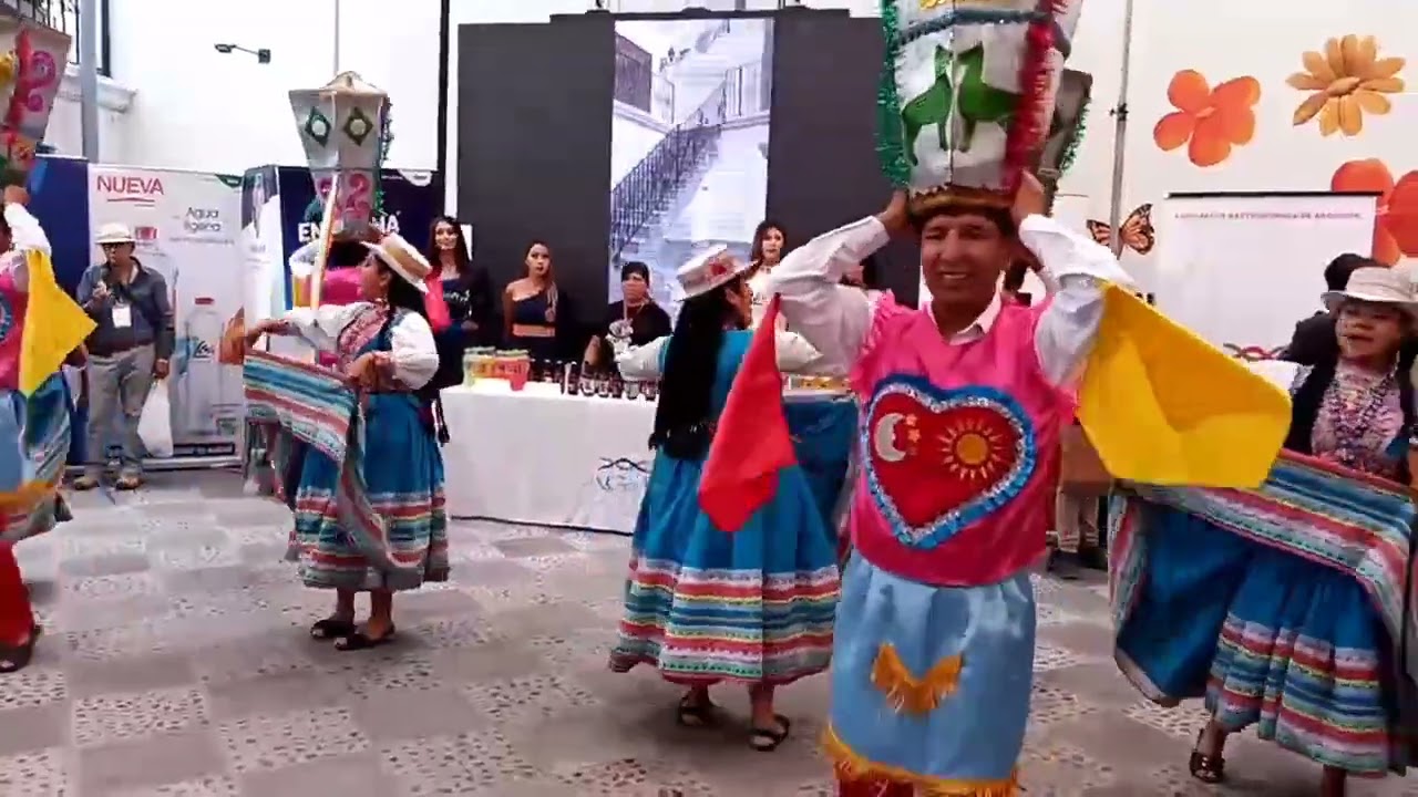 Grupo de danzarines deleitó y contagió su alegría a los asistentes de la conferencia de «Festisabores»