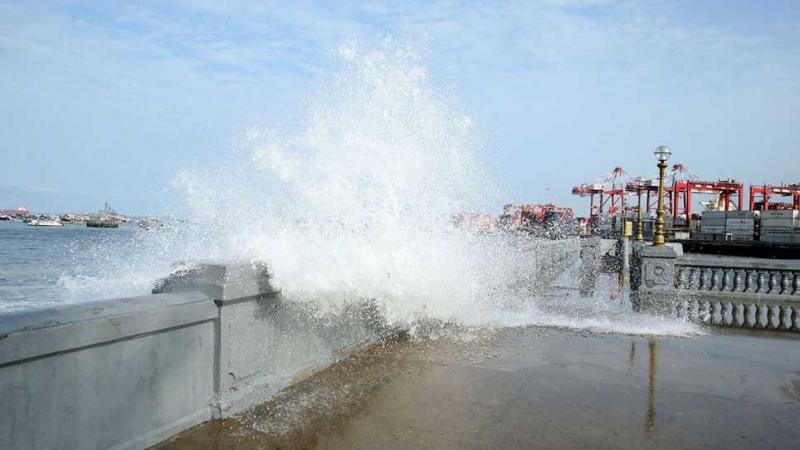 Oleajes intensos en el litoral continuarán hasta el 14 de octubre